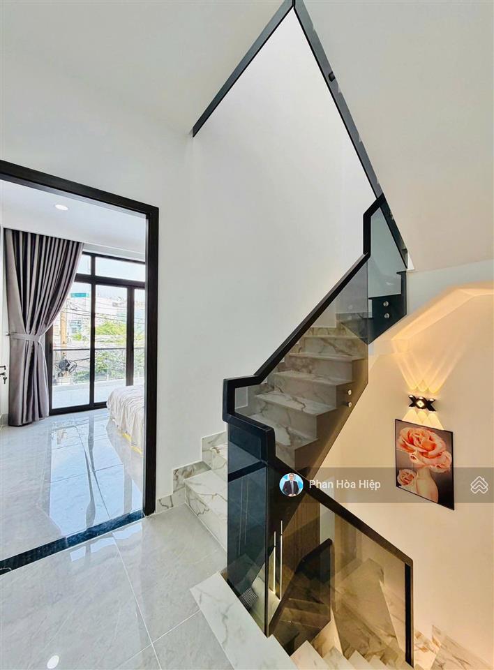 Bán gấp nhà hẻm 6m phạm phú thứ,4 x 15 , 4 tầng btct,4pn, thông ra võ văn kiệt, kế chợ bình tiên