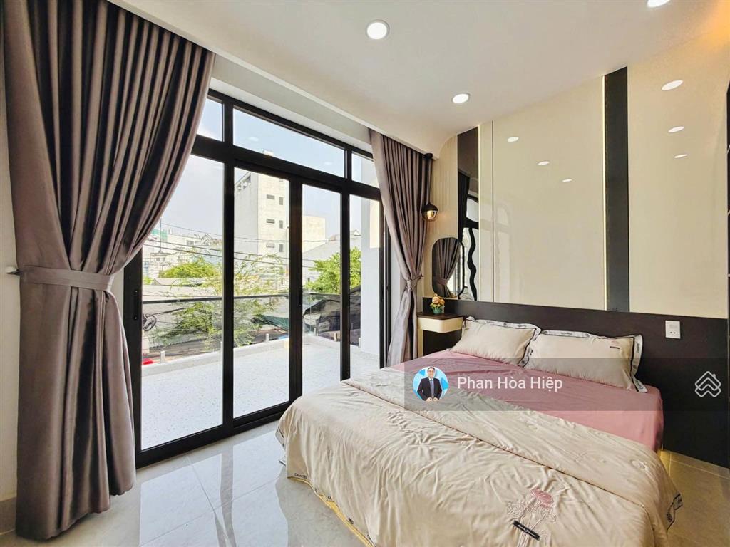 Bán gấp nhà hẻm 6m phạm phú thứ,4 x 15 , 4 tầng btct,4pn, thông ra võ văn kiệt, kế chợ bình tiên