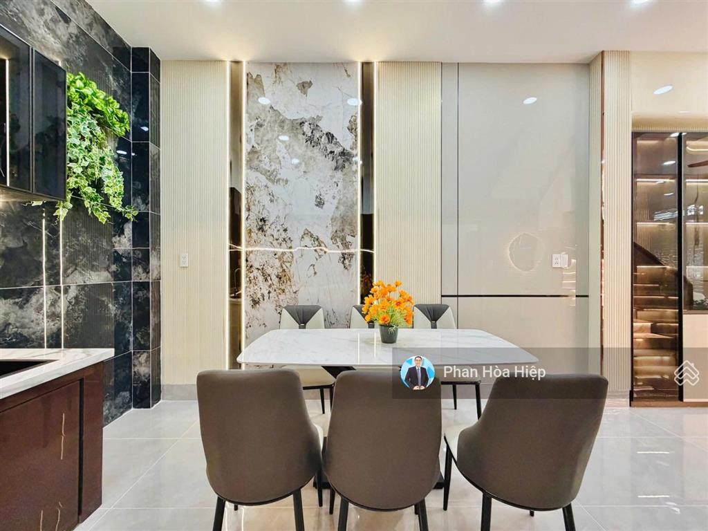 Bán gấp nhà hẻm 6m phạm phú thứ,4 x 15 , 4 tầng btct,4pn, thông ra võ văn kiệt, kế chợ bình tiên