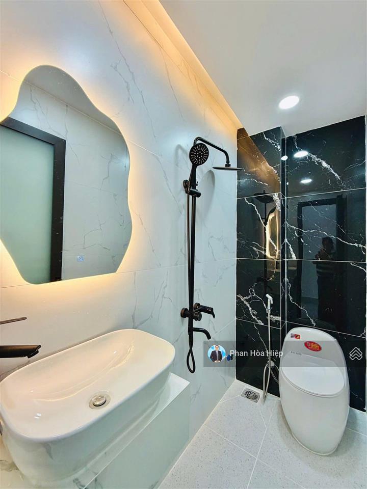 Bán gấp nhà hẻm 6m phạm phú thứ,4 x 15 , 4 tầng btct,4pn, thông ra võ văn kiệt, kế chợ bình tiên
