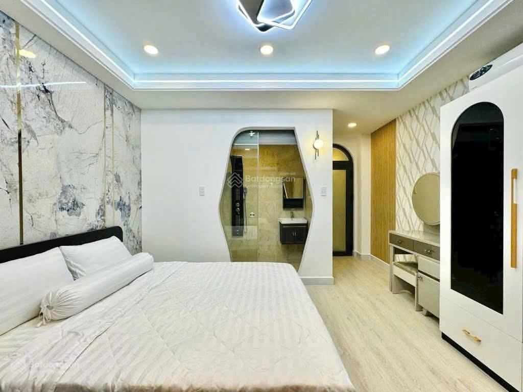 Xuất cảnh bán gấp nhà võ văn kiệt, 4 x 16, 5 tầng btct, 5 phòng, hẽm rộng 6m, kế bên siêu thị satra