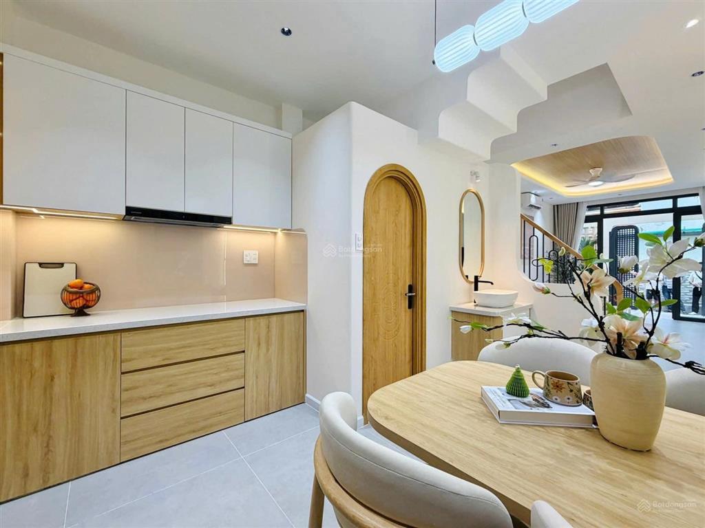 Đi nước ngoài bán nhà phạm văn chí, 60m2, 3 tầng btct 3pn 3wc, chính chủ ở lâu đời, gần mặt tiền