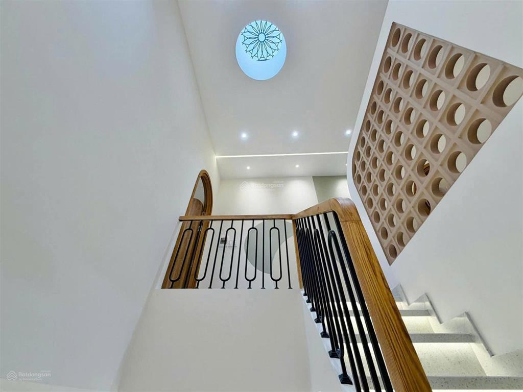 Đi nước ngoài bán nhà phạm văn chí, 60m2, 3 tầng btct 3pn 3wc, chính chủ ở lâu đời, gần mặt tiền