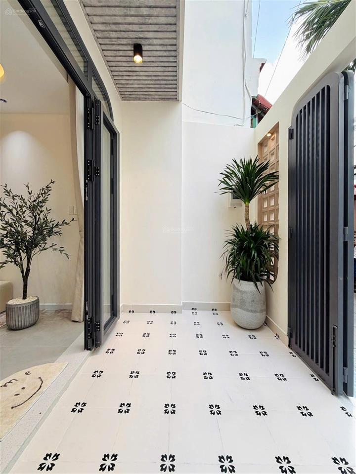 Đi nước ngoài bán nhà phạm văn chí, 60m2, 3 tầng btct 3pn 3wc, chính chủ ở lâu đời, gần mặt tiền