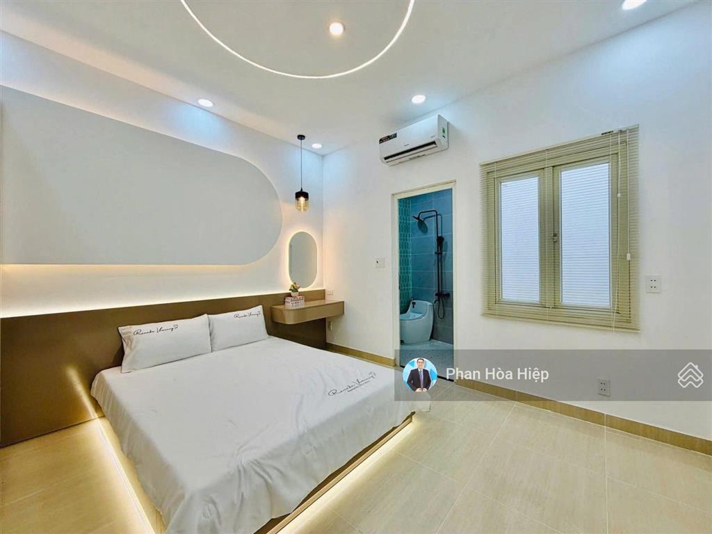 Bán nhà hẽm 5m gần siêu thị aeon bình tân, 60m2, 3 tầng btctc, 4 pn, có sân thượng, tiện kinh doanh