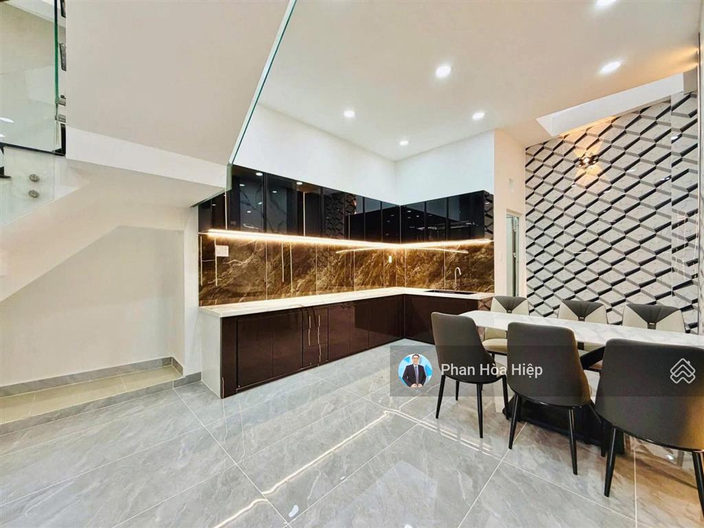 Bán nhà hẽm 5m gần siêu thị aeon bình tân, 60m2, 3 tầng btctc, 4 pn, có sân thượng, tiện kinh doanh