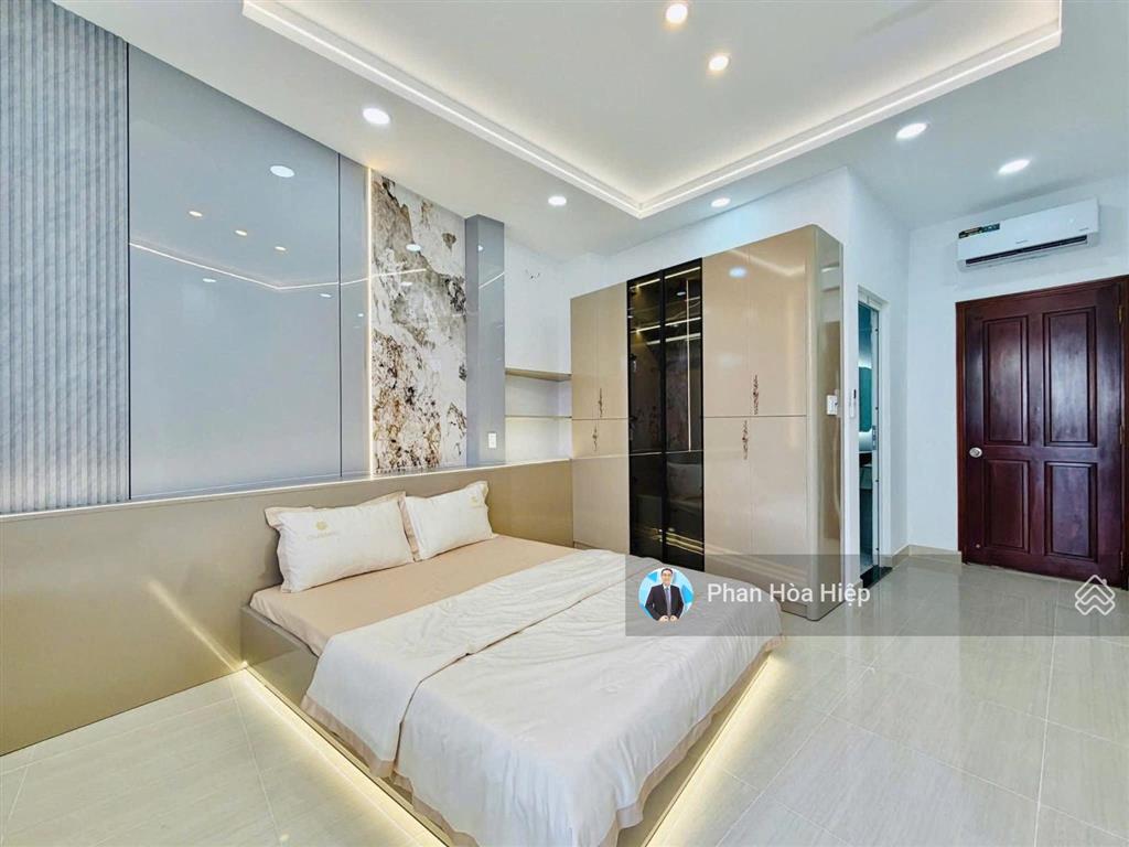 Bán nhà hẽm 5m gần siêu thị aeon bình tân, 60m2, 3 tầng btctc, 4 pn, có sân thượng, tiện kinh doanh