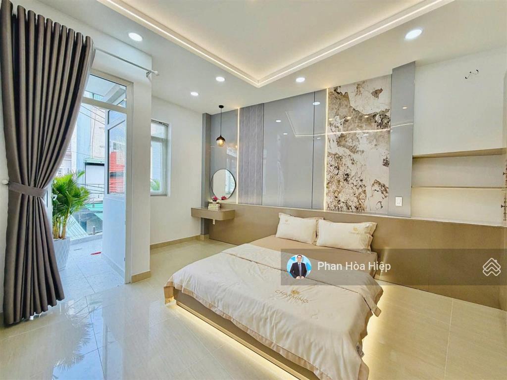 Bán nhà hẽm 5m gần siêu thị aeon bình tân, 60m2, 3 tầng btctc, 4 pn, có sân thượng, tiện kinh doanh