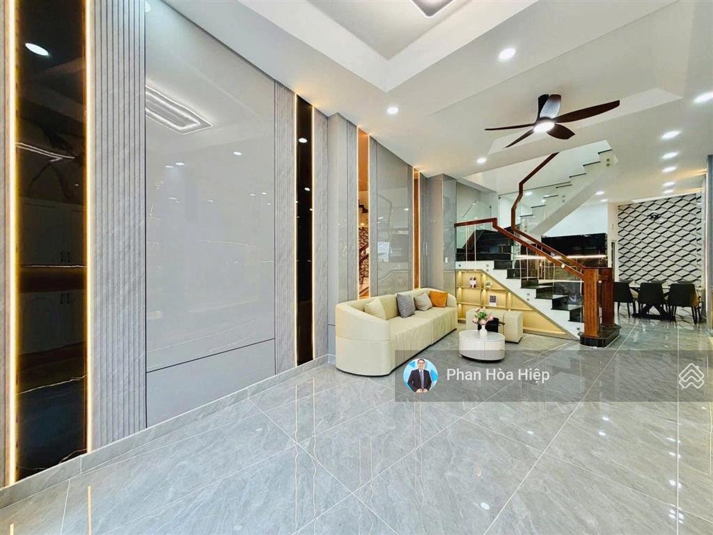 Bán nhà hẽm 5m gần siêu thị aeon bình tân, 60m2, 3 tầng btctc, 4 pn, có sân thượng, tiện kinh doanh