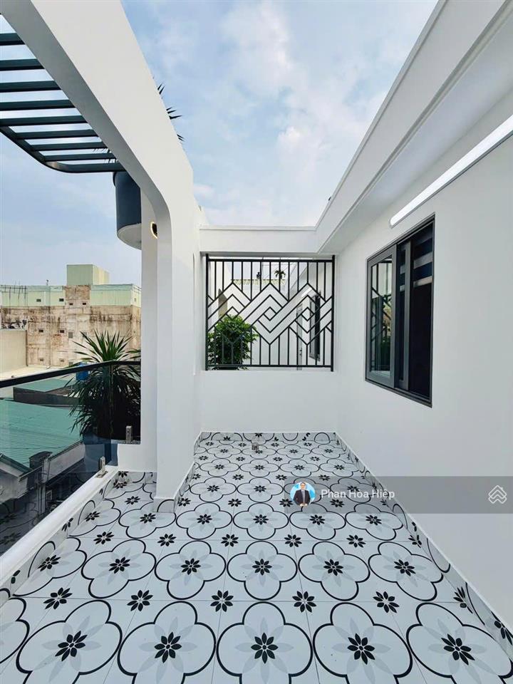 Chuyển công tác bán nhà hẽm 5m ngay gần aeon tân phú, 64m2, 4 tầng btct, 5 pn 6wc, tiện cho thuê