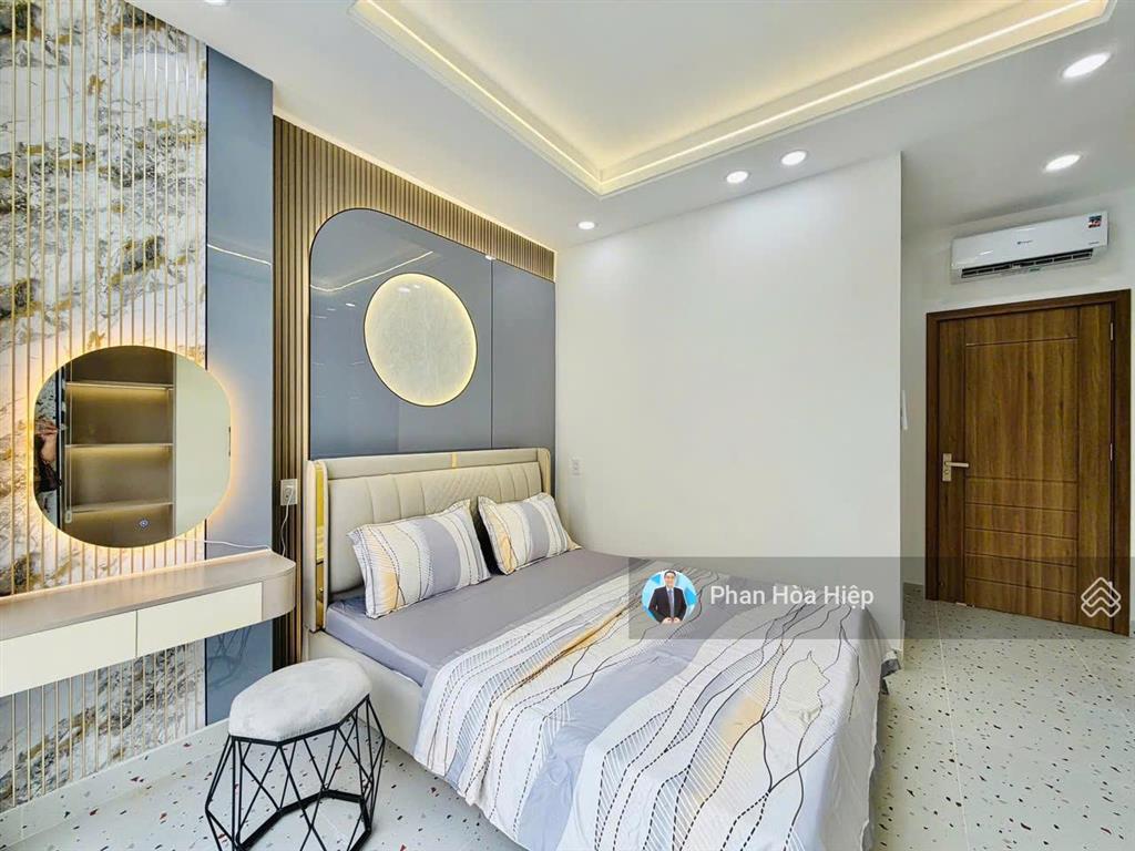 Chuyển công tác bán nhà hẽm 5m ngay gần aeon tân phú, 64m2, 4 tầng btct, 5 pn 6wc, tiện cho thuê