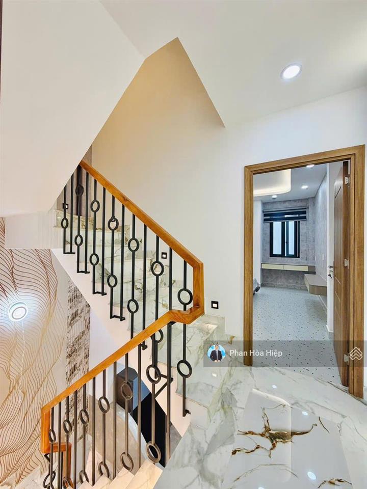 Chuyển công tác bán nhà hẽm 5m ngay gần aeon tân phú, 64m2, 4 tầng btct, 5 pn 6wc, tiện cho thuê