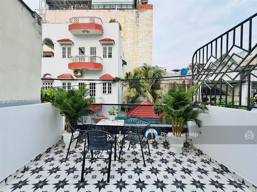 Chuyển công tác bán nhà hẽm 5m ngay gần aeon tân phú, 64m2, 4 tầng btct, 5 pn 6wc, tiện cho thuê