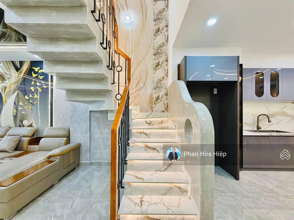 Chuyển công tác bán nhà hẽm 5m ngay gần aeon tân phú, 64m2, 4 tầng btct, 5 pn 6wc, tiện cho thuê