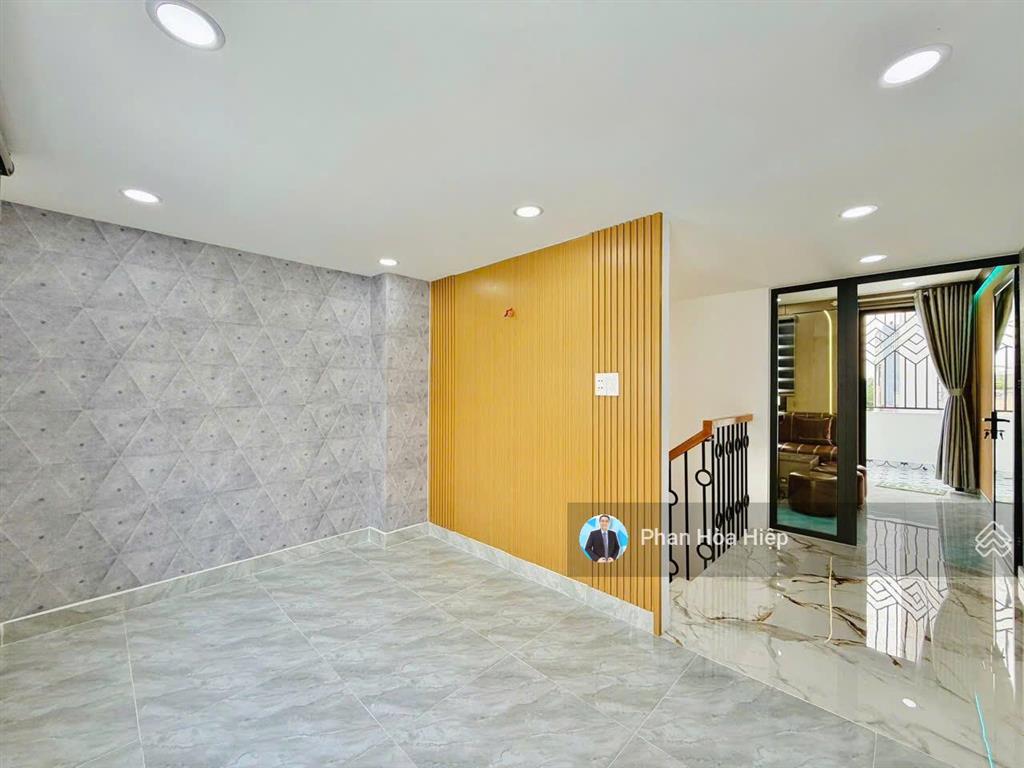 Chuyển công tác bán nhà hẽm 5m ngay gần aeon tân phú, 64m2, 4 tầng btct, 5 pn 6wc, tiện cho thuê