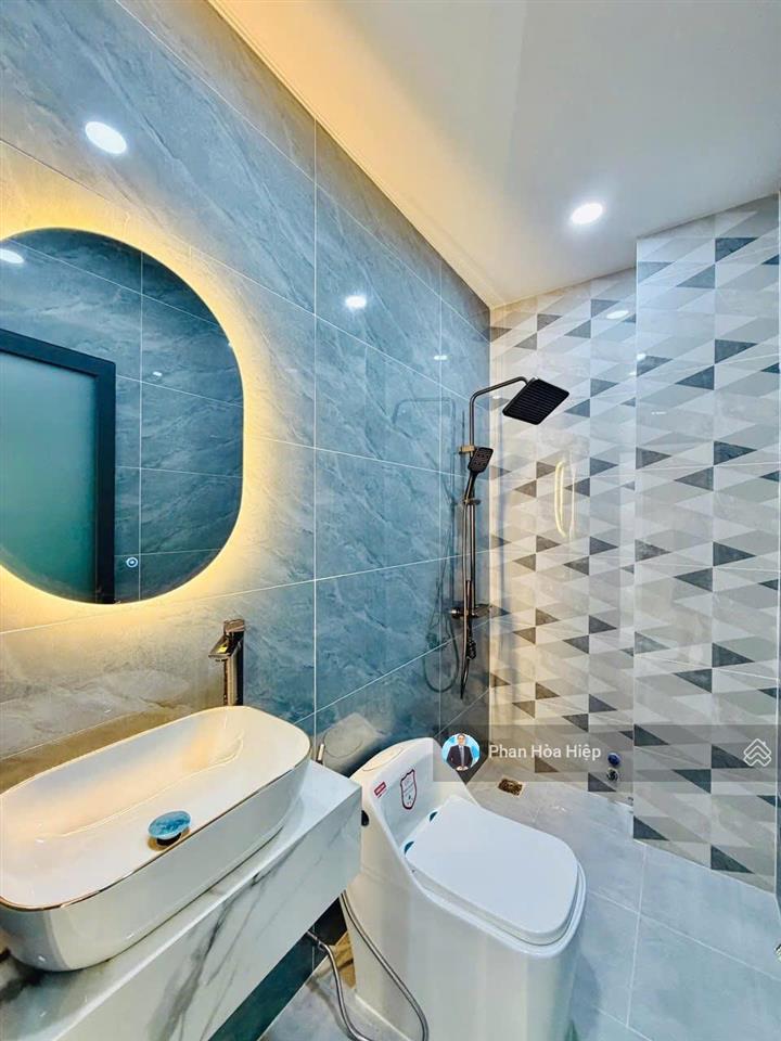 Chuyển công tác bán nhà hẽm 5m ngay gần aeon tân phú, 64m2, 4 tầng btct, 5 pn 6wc, tiện cho thuê