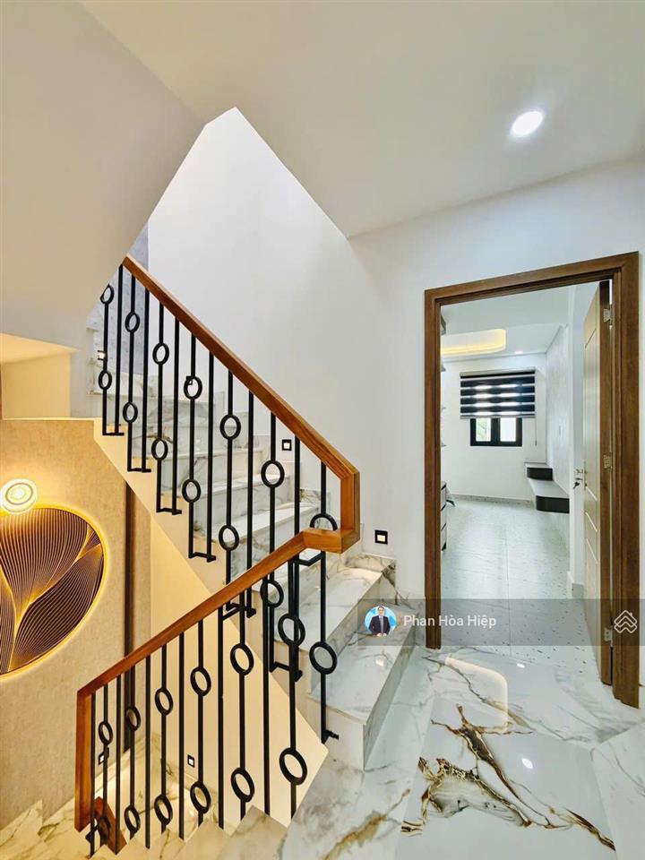 Chuyển công tác bán nhà hẽm 5m ngay gần aeon tân phú, 64m2, 4 tầng btct, 5 pn 6wc, tiện cho thuê