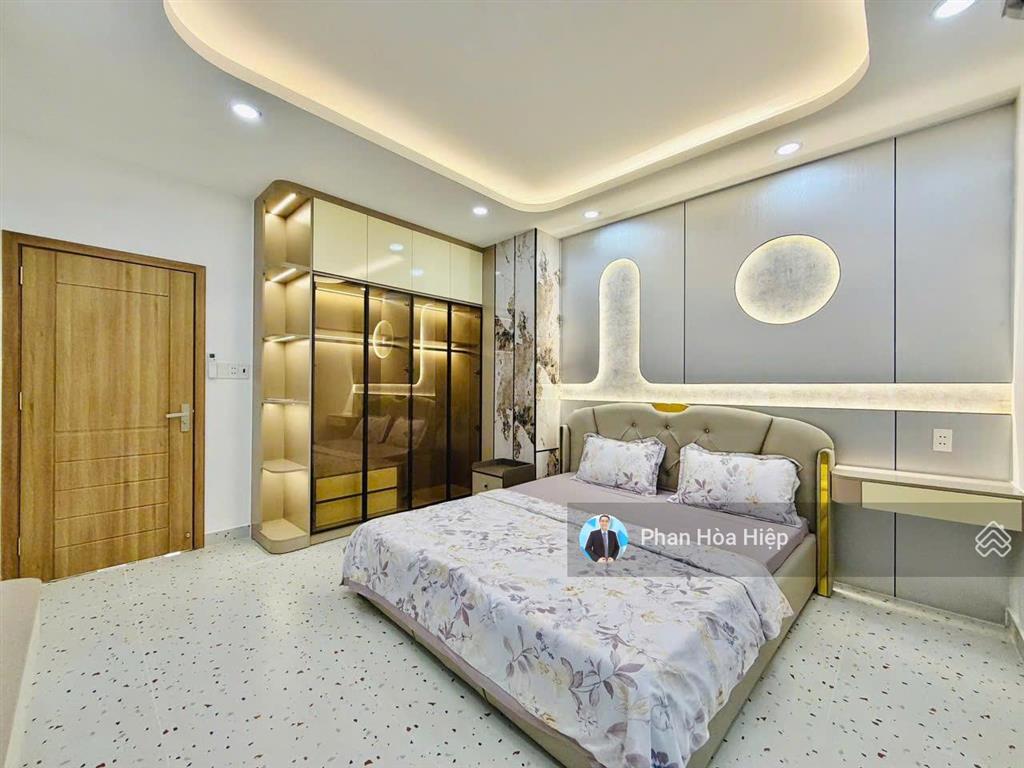 Chuyển công tác bán nhà hẽm 5m ngay gần aeon tân phú, 64m2, 4 tầng btct, 5 pn 6wc, tiện cho thuê