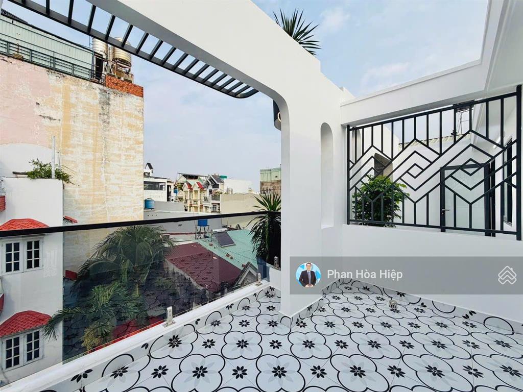 Chuyển công tác bán nhà hẽm 5m ngay gần aeon tân phú, 64m2, 4 tầng btct, 5 pn 6wc, tiện cho thuê