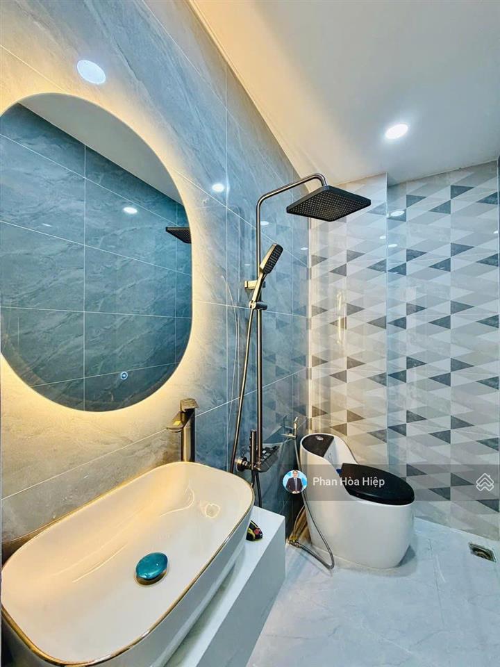 Chuyển công tác bán nhà hẽm 5m ngay gần aeon tân phú, 64m2, 4 tầng btct, 5 pn 6wc, tiện cho thuê