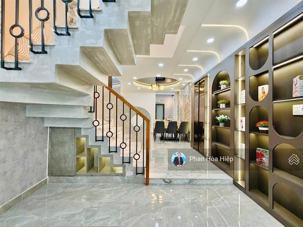 Chuyển công tác bán nhà hẽm 5m ngay gần aeon tân phú, 64m2, 4 tầng btct, 5 pn 6wc, tiện cho thuê