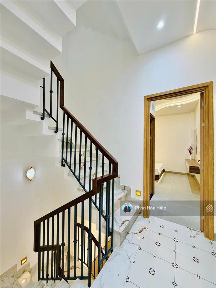 Bán gấp nhà hẻm 8m lê văn quới, 64m2, 5 tầng btct, 5pn 6wc, nội thất hiện đại, tiện mở vp cty