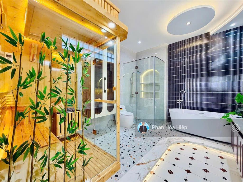 Bán gấp nhà hẻm 8m lê văn quới, 64m2, 5 tầng btct, 5pn 6wc, nội thất hiện đại, tiện mở vp cty