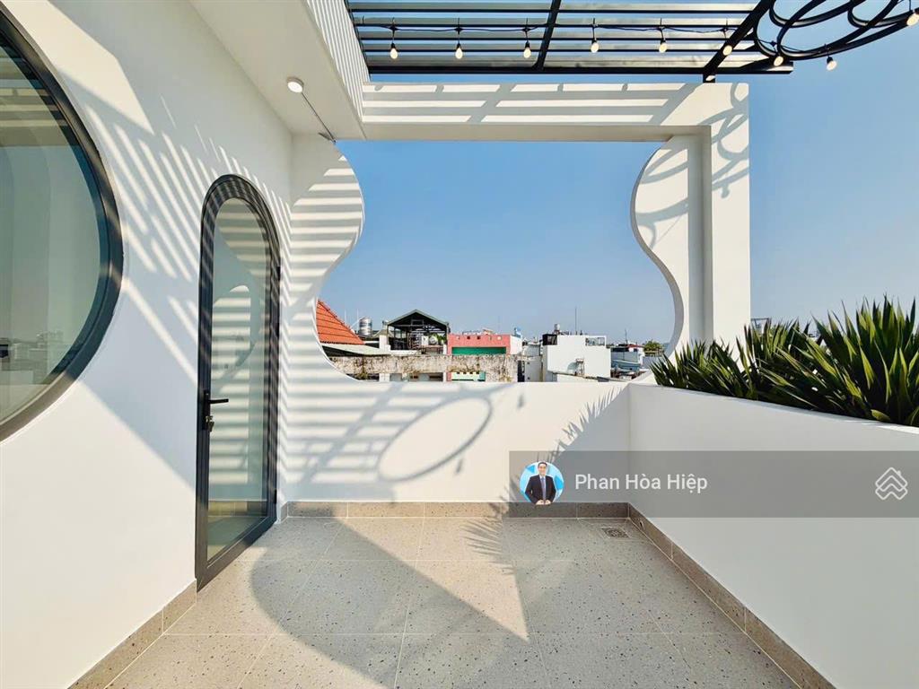 Bán gấp nhà hẻm 8m lê văn quới, 64m2, 5 tầng btct, 5pn 6wc, nội thất hiện đại, tiện mở vp cty