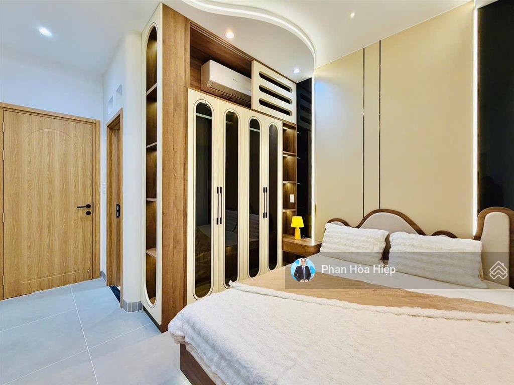 Bán gấp nhà hẻm 8m lê văn quới, 64m2, 5 tầng btct, 5pn 6wc, nội thất hiện đại, tiện mở vp cty
