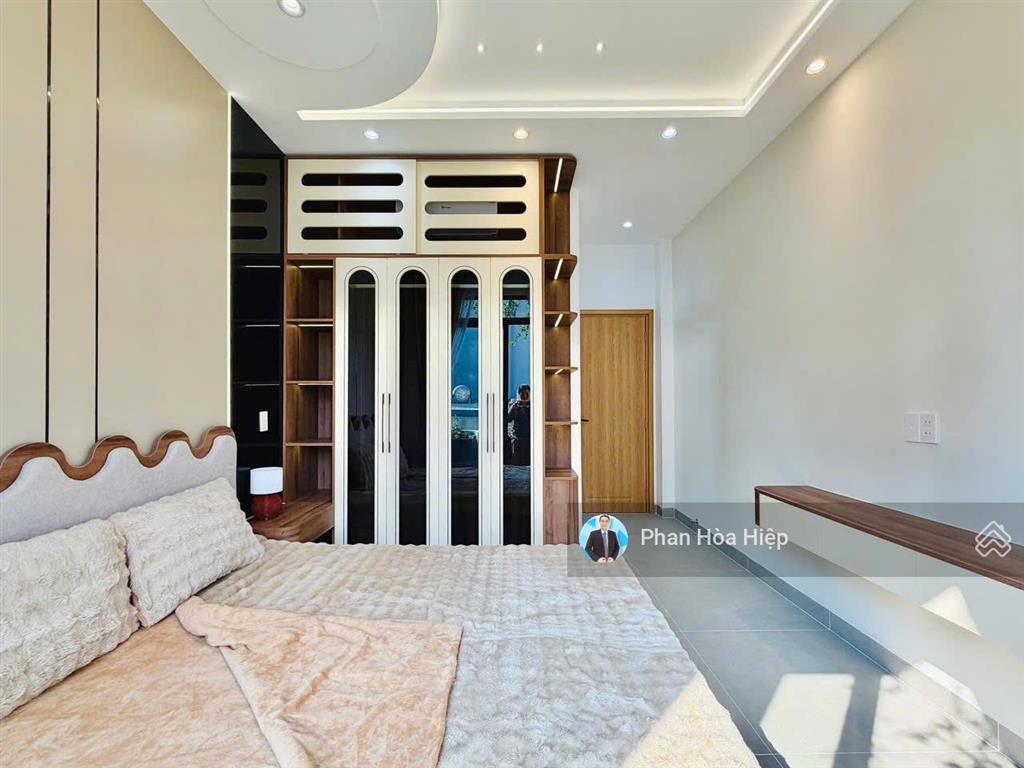 Bán gấp nhà hẻm 8m lê văn quới, 64m2, 5 tầng btct, 5pn 6wc, nội thất hiện đại, tiện mở vp cty