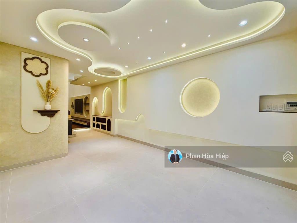 Bán gấp nhà hẻm 8m lê văn quới, 64m2, 5 tầng btct, 5pn 6wc, nội thất hiện đại, tiện mở vp cty