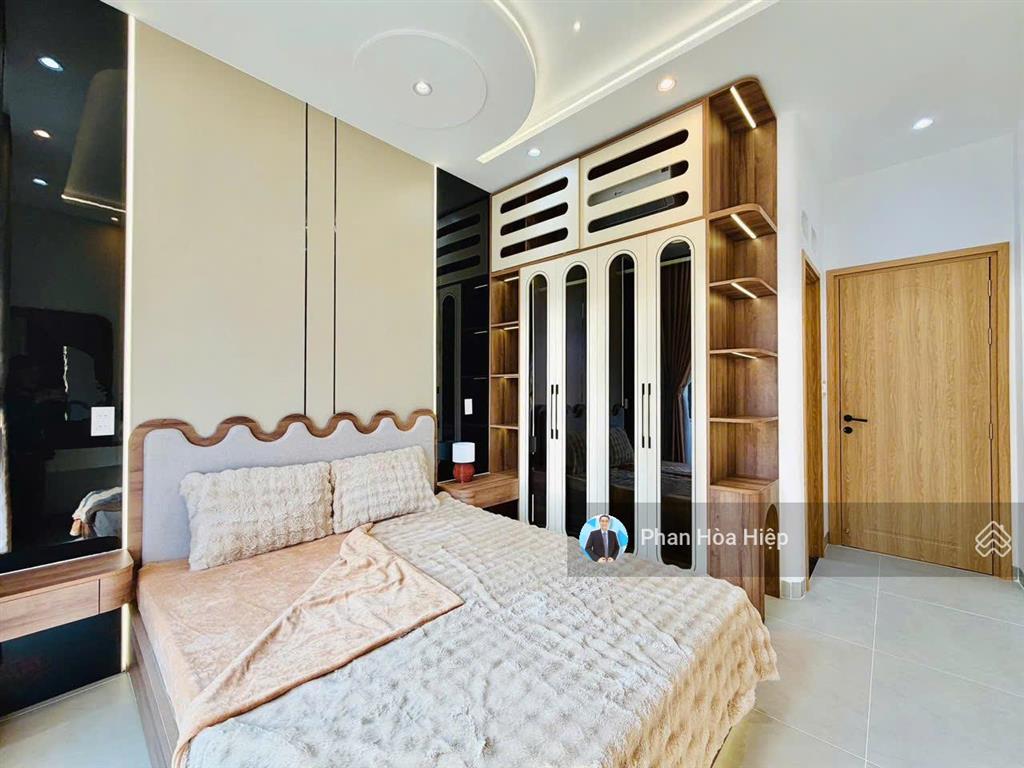 Bán gấp nhà hẻm 8m lê văn quới, 64m2, 5 tầng btct, 5pn 6wc, nội thất hiện đại, tiện mở vp cty