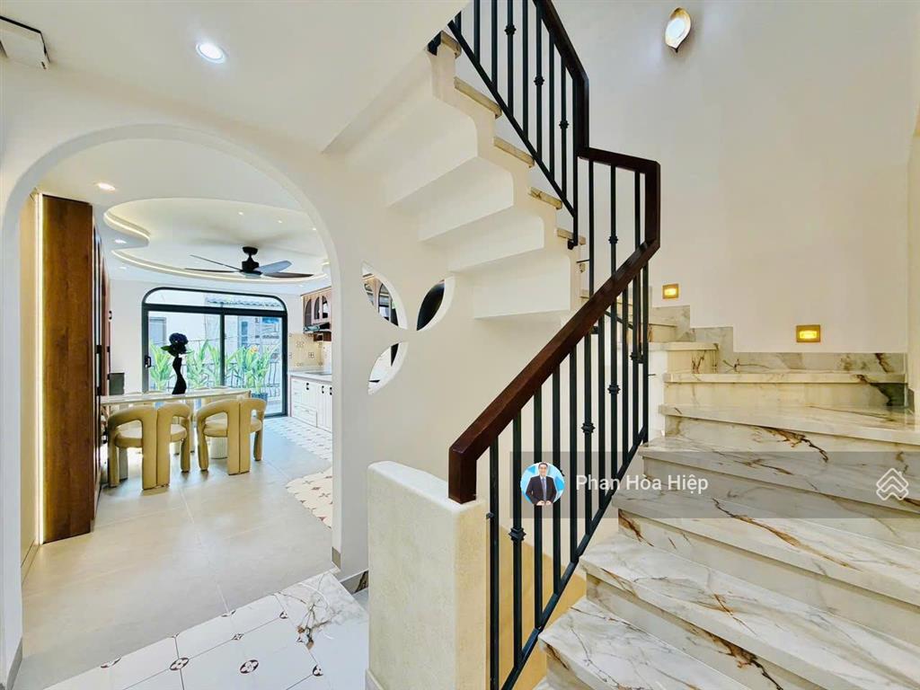 Bán gấp nhà hẻm 8m lê văn quới, 64m2, 5 tầng btct, 5pn 6wc, nội thất hiện đại, tiện mở vp cty