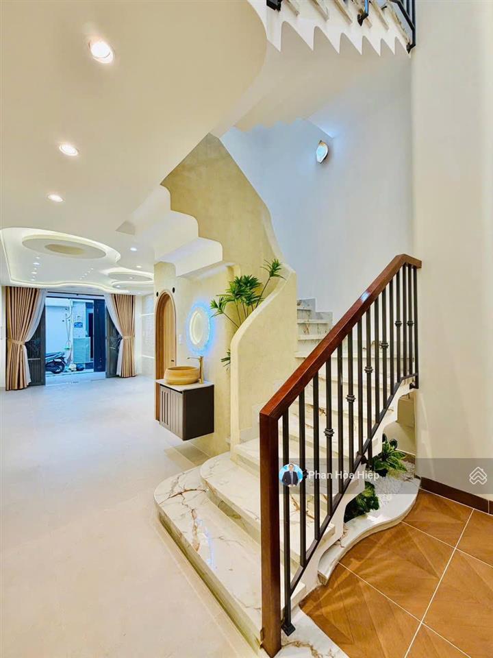 Bán gấp nhà hẻm 8m lê văn quới, 64m2, 5 tầng btct, 5pn 6wc, nội thất hiện đại, tiện mở vp cty