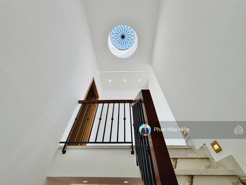 Bán gấp nhà hẻm 8m lê văn quới, 64m2, 5 tầng btct, 5pn 6wc, nội thất hiện đại, tiện mở vp cty