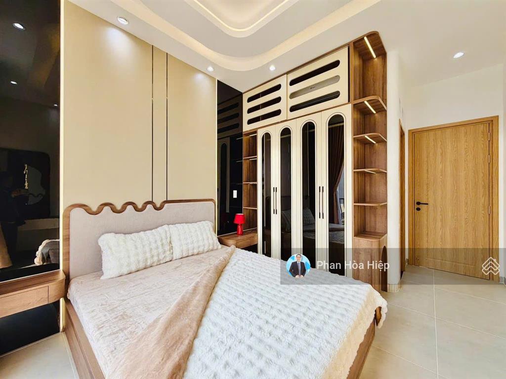 Bán gấp nhà hẻm 8m lê văn quới, 64m2, 5 tầng btct, 5pn 6wc, nội thất hiện đại, tiện mở vp cty
