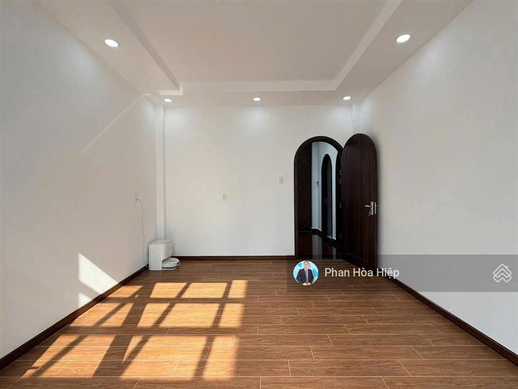 Nhà mới nở hậu gần khu tên lửa, 60m2, 4 tầng btct, 4pn, gần aeon, cách mt chỉ 50m, tiện kd đa ngành