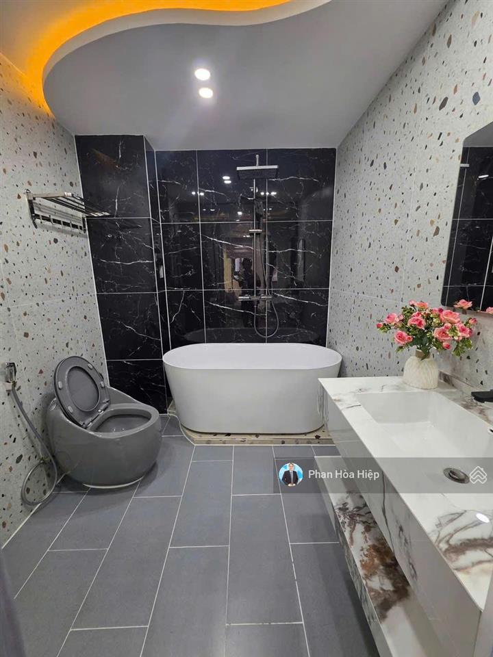 Nhà chủ tự xây phạm văn chí, 64m2, 5 tầng btct, 4pn 5wc, sân thượng, hẻm 5m gần chợ tiện cho thuê