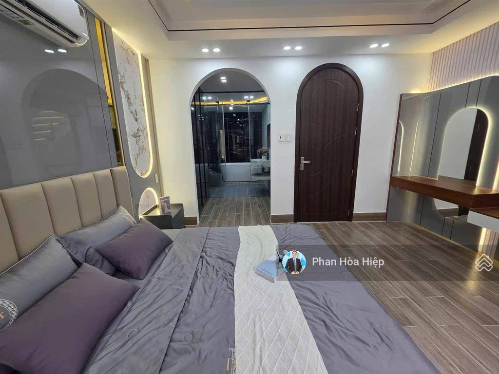 Nhà chủ tự xây phạm văn chí, 64m2, 5 tầng btct, 4pn 5wc, sân thượng, hẻm 5m gần chợ tiện cho thuê