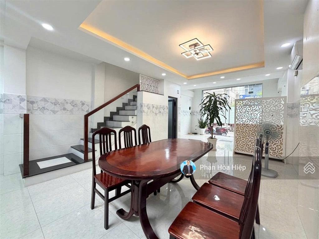 Nhà 5 tầng btct ngay hậu giang, 70m2, 5pn có st, đường 6m, kế bên trường lam sơn, tiện cho thuê