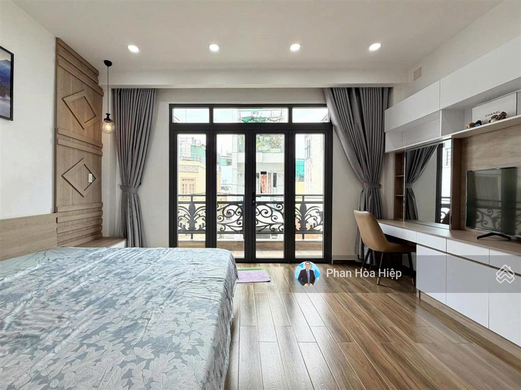 Nhà 5 tầng btct ngay hậu giang, 70m2, 5pn có st, đường 6m, kế bên trường lam sơn, tiện cho thuê