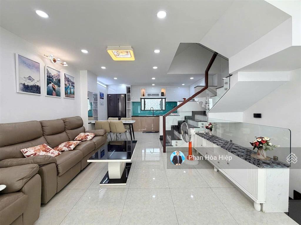 Nhà 5 tầng btct ngay hậu giang, 70m2, 5pn có st, đường 6m, kế bên trường lam sơn, tiện cho thuê