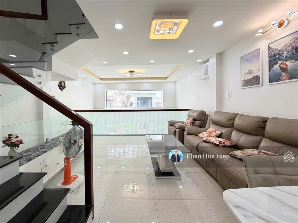 Nhà 5 tầng btct ngay hậu giang, 70m2, 5pn có st, đường 6m, kế bên trường lam sơn, tiện cho thuê