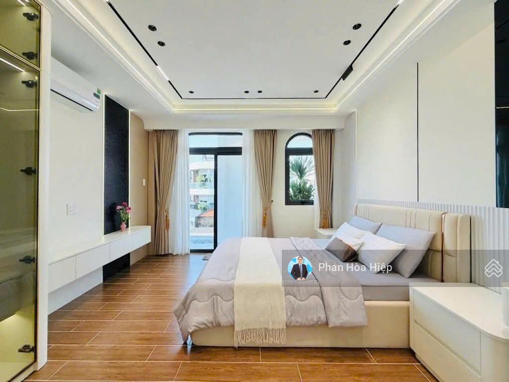 Nhà mới kế bên phố ẩm thực, 60m2, 4 tầng btct, 4pn có sân thượng,hẻm xe tải 6m, nội thất cao cấp