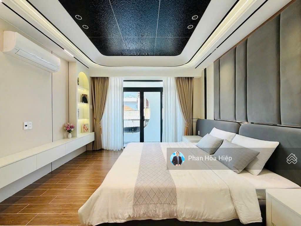 Nhà mới kế bên phố ẩm thực, 60m2, 4 tầng btct, 4pn có sân thượng,hẻm xe tải 6m, nội thất cao cấp