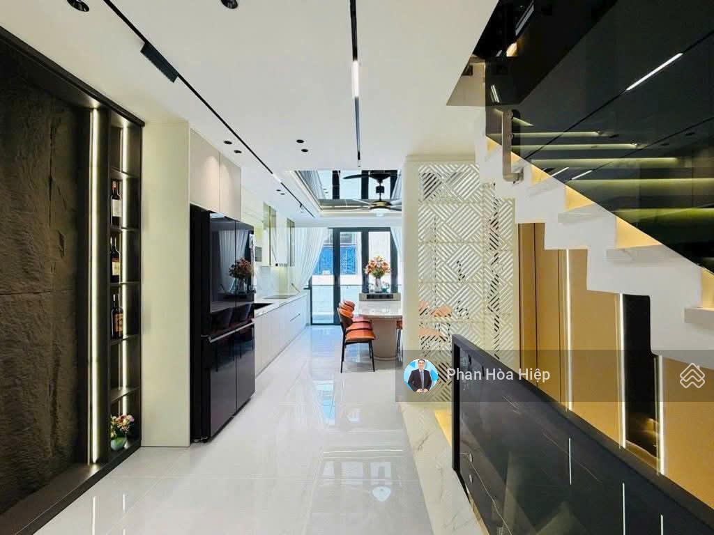 Nhà mới kế bên phố ẩm thực, 60m2, 4 tầng btct, 4pn có sân thượng,hẻm xe tải 6m, nội thất cao cấp
