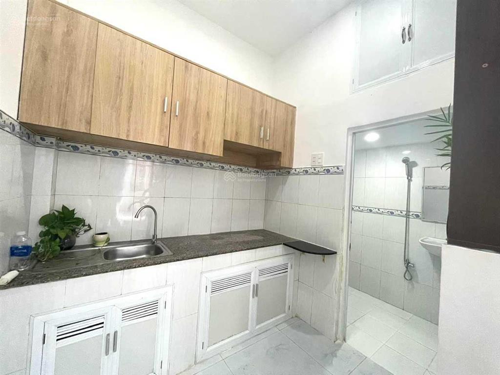 Chính chủ cần bán nhà hxh phạm văn chí 48m2, 4pn 3 wc xây ở kiên cố chắc chắn