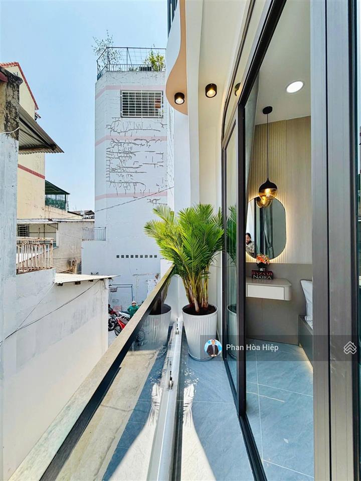 Bán gấp nhà hẻm xe hơi gia phú, 44m2, 3 tầng, 4pn, có phòng trệt, 3wc, kế bên siêu thị satra