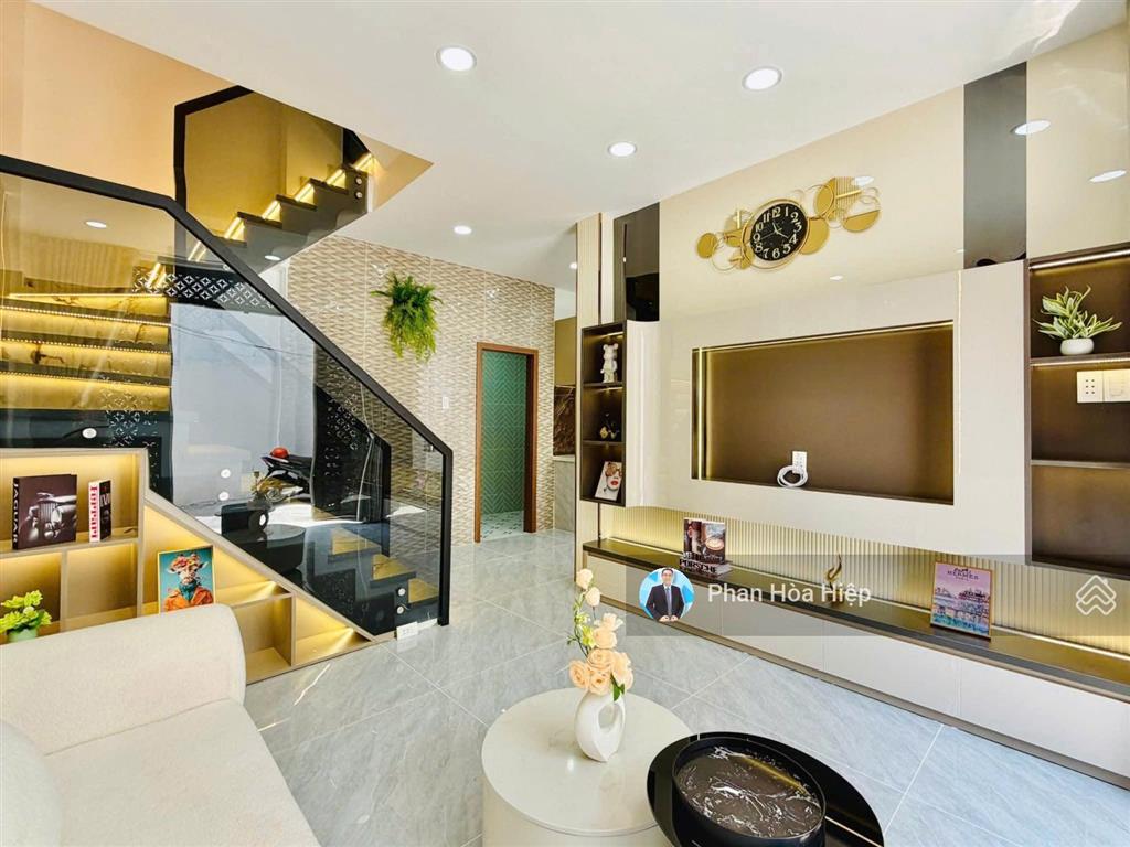 Bán gấp nhà hẻm xe hơi gia phú, 44m2, 3 tầng, 4pn, có phòng trệt, 3wc, kế bên siêu thị satra