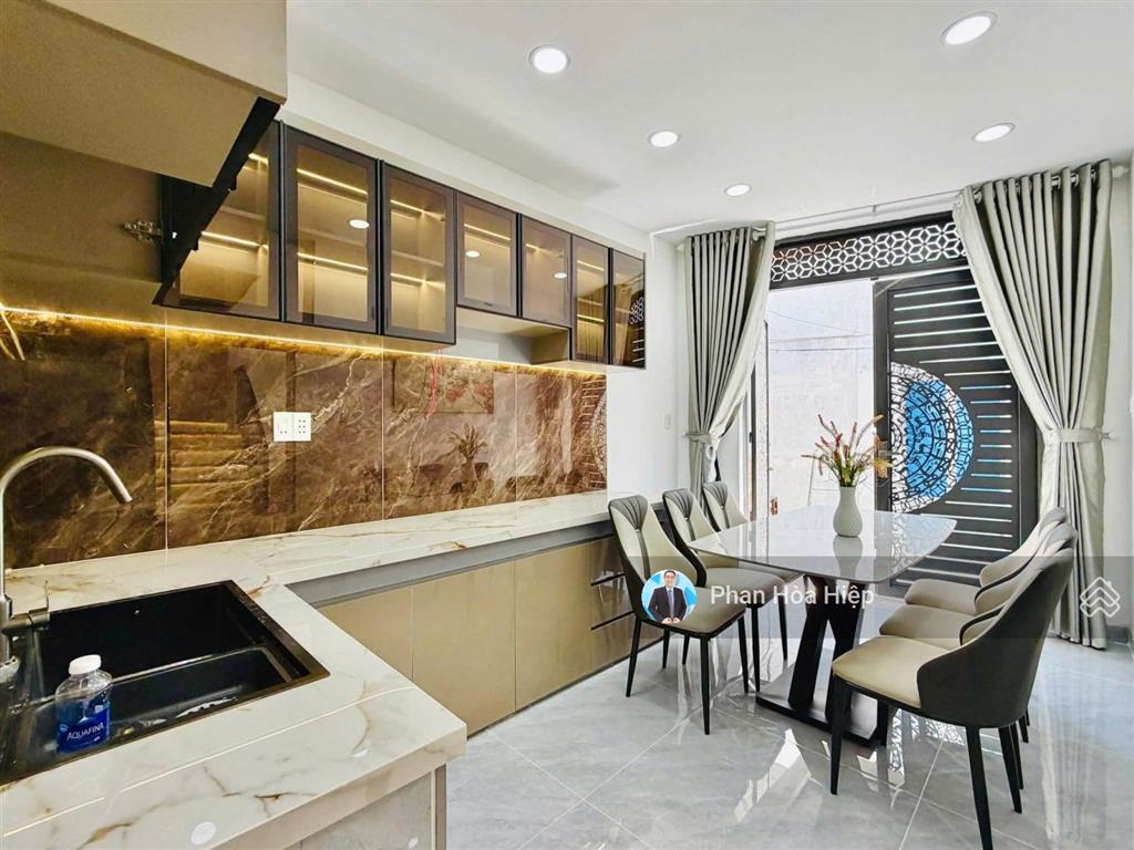 Bán gấp nhà hẻm xe hơi gia phú, 44m2, 3 tầng, 4pn, có phòng trệt, 3wc, kế bên siêu thị satra